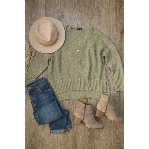 fab'rik Sweaters - Fabrik V Neck Long Sleeve Knit Sweater Olive Green M L Oversized